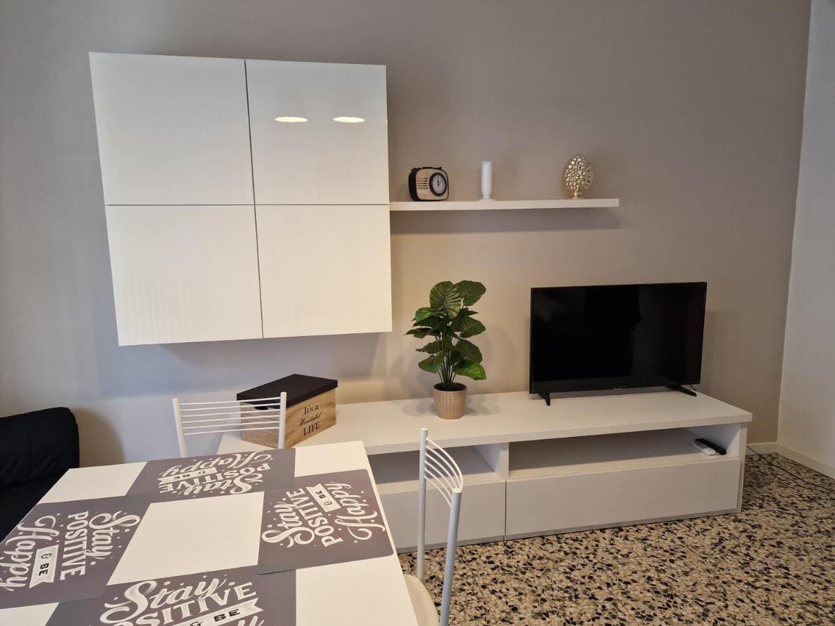 M.Aurelio Light Brown Apartment Милано Екстериор снимка